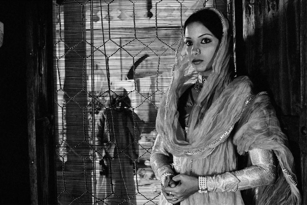 Mirza's wife, Khurshid (Shabana Azmi) feels neglected ©Nemai Ghosh