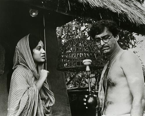 Ananga (Babita) and Ganga (Soumitra Chatterjee)